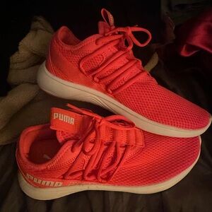 PUMA Womens 8 Pink Sneakers